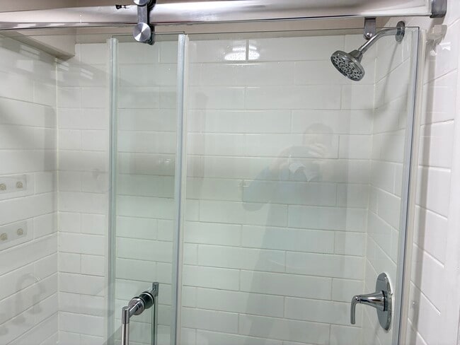 Building Photo - 625 C St NE