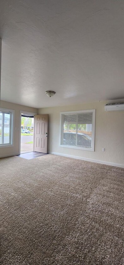 Primary Photo - 3 Bedroom Albany House - Pet Friendly