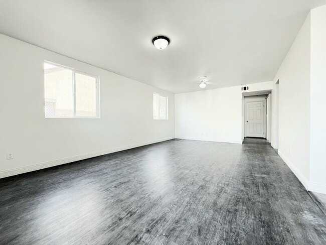 Building Photo - 1440 E 42nd St