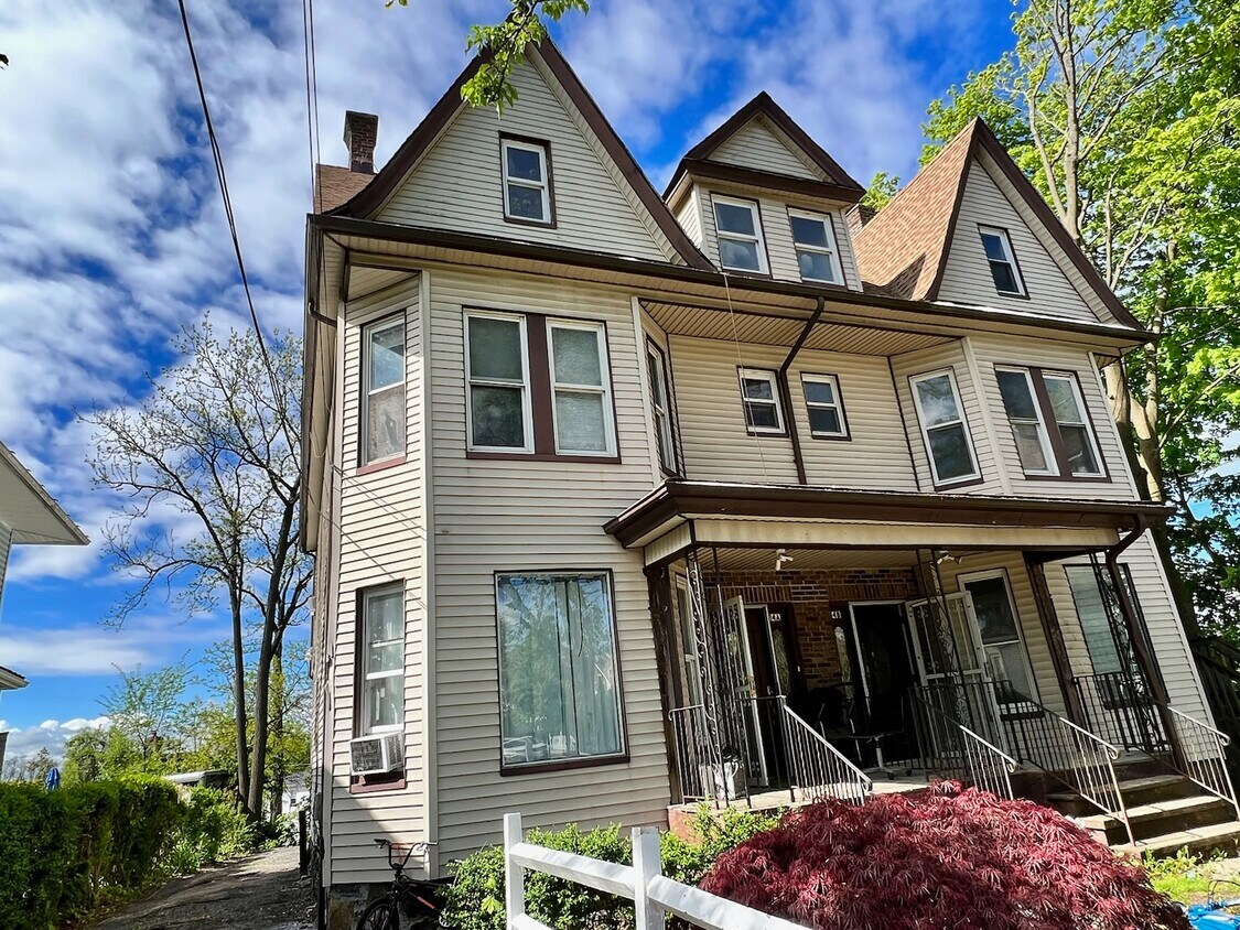 Primary Photo - 14 Mount Airy Pl