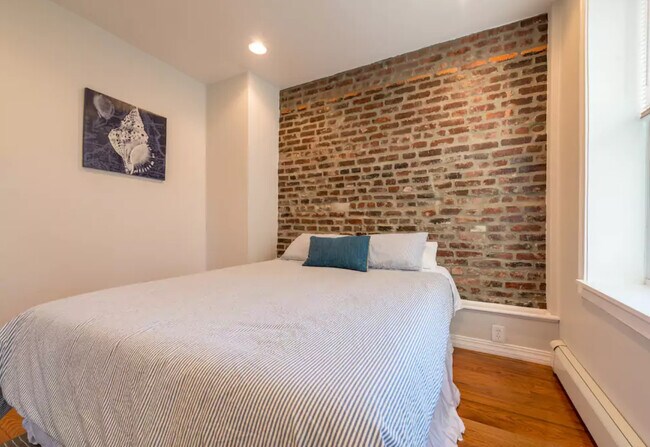 Building Photo - 17 S Russell St