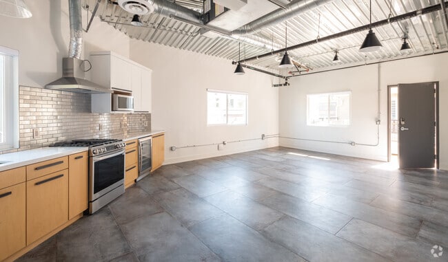 Building Photo - 605 Lofts