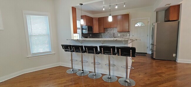 Foto del edificio - 4222 N Laramie Ave
