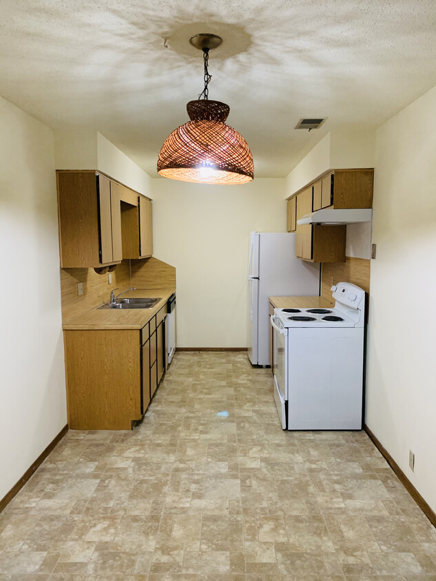 Primary Photo - 10827 Blondo St