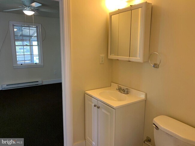 Building Photo - 428 Riverside Dr