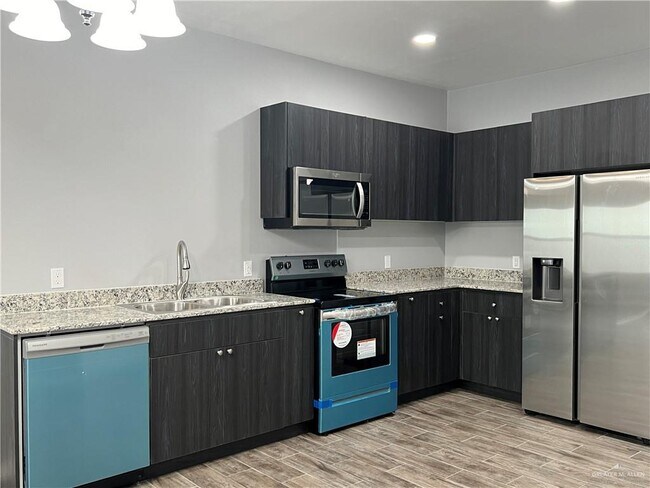 Building Photo - 5909 Puffin Ave