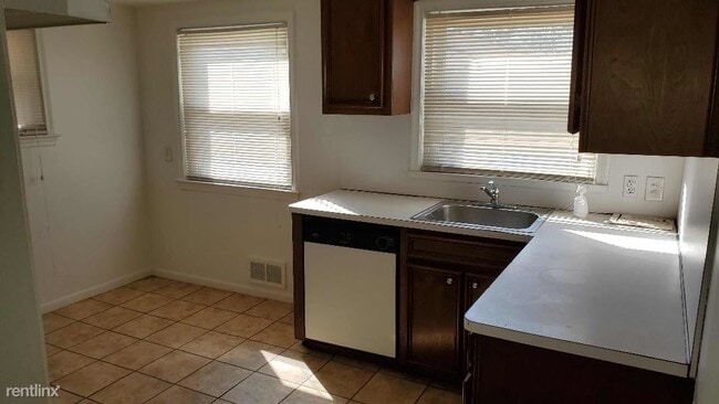 Building Photo - 3 br, 1.5 bath House - 336 Sherbourne St