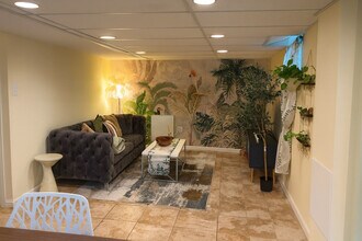 Building Photo - 510 S Barton St