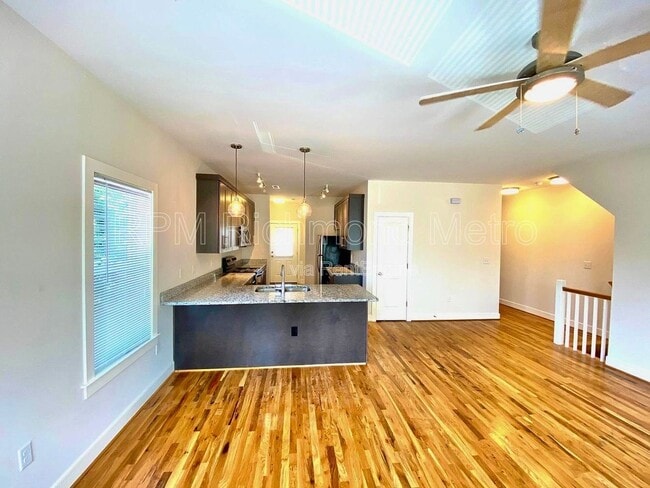 Foto del edificio - 305-311 W 13th St
