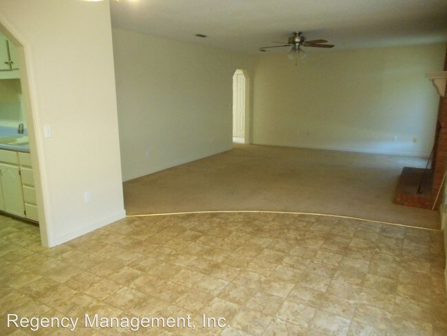 Building Photo - 55 Scotty Ln