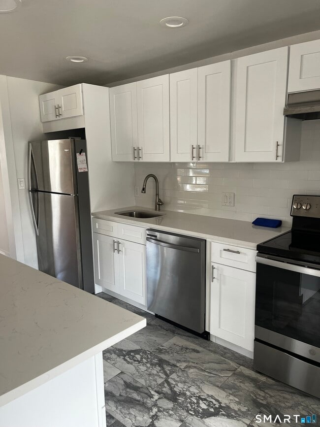 Building Photo - 57 Wayne Dr