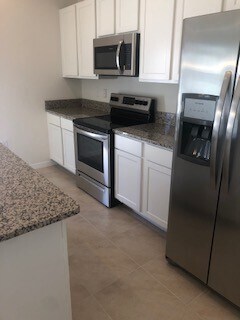 Foto del edificio - BIG 3/2.5 Home + 2 CAR GARAGE