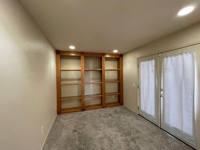 Foto del edificio - Large Two Story Home with Bonus Room, Cove...