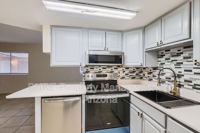 Foto del edificio - 12221 W Bell Rd