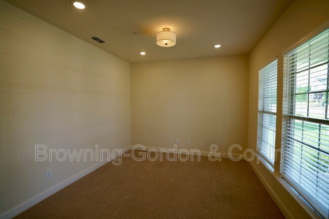 Foto del edificio - 797 Ravensdowne Dr