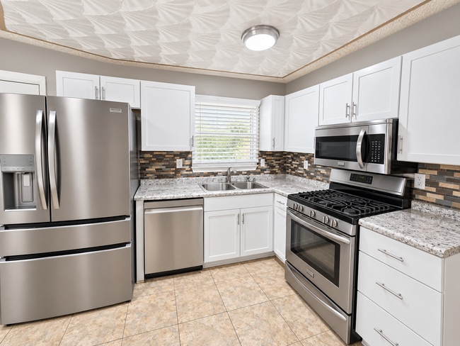 Building Photo - 5501 Landcross Dr