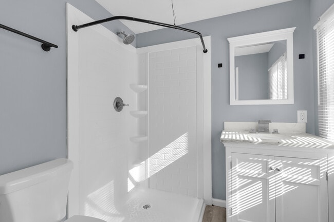 Building Photo - 522 Crawford St