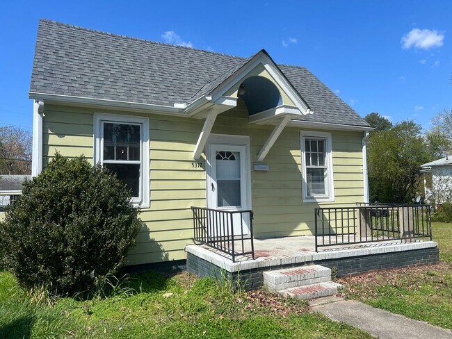 Foto del edificio - Cozy, 2 Bedroom Bungalow in Fulton Hill Av...