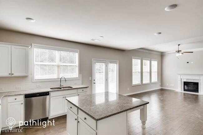 Foto del edificio - 5 br, 3 bath House - 2937 Cove View Ct SE ...