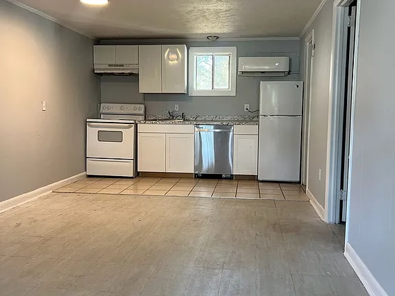 Building Photo - 4102 Seaview St