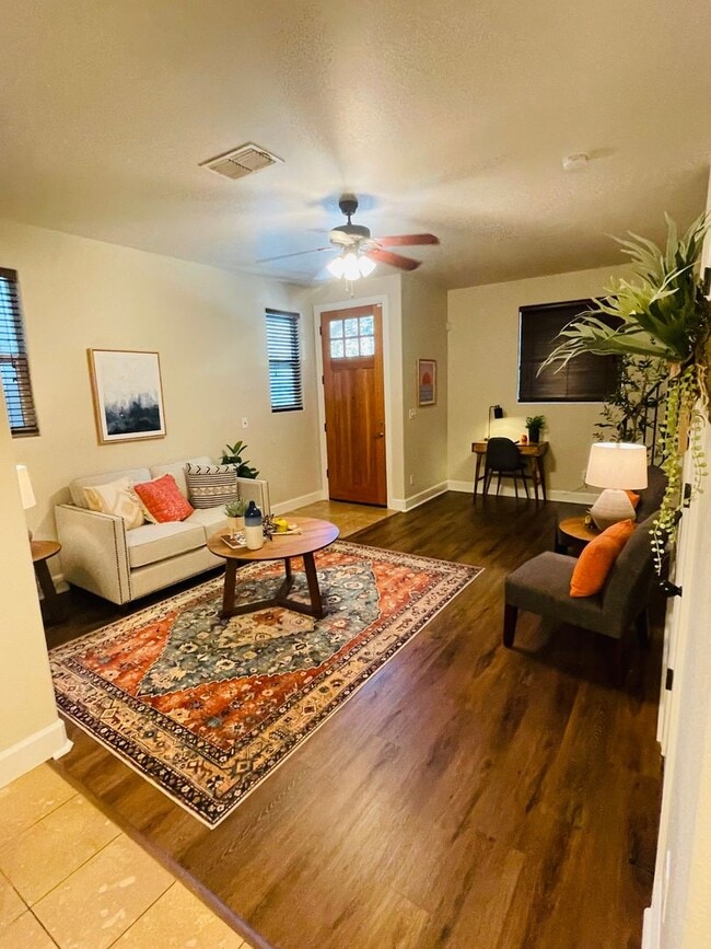 Foto del edificio - 3/2.5 Updated Home near Curtis Park