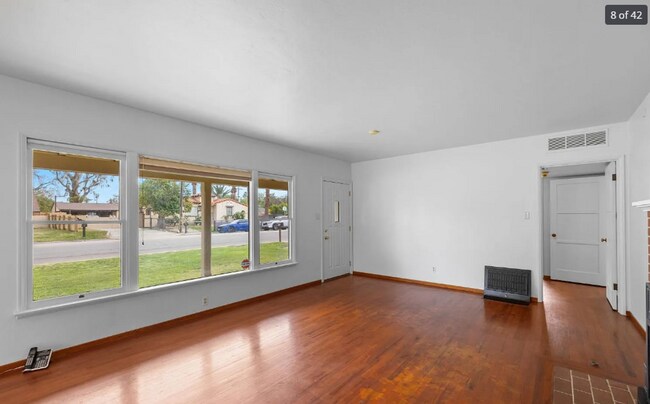 Foto del edificio - 3-Bedroom Home with Vintage Charm, Garage,...