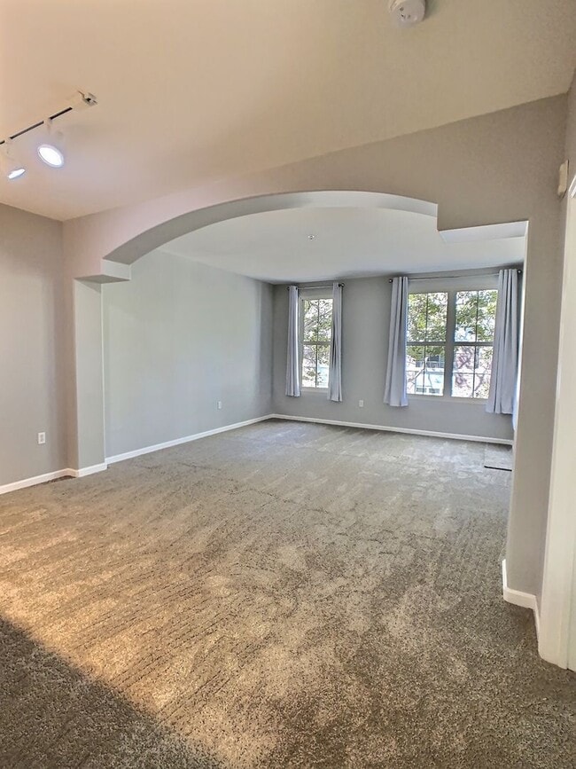 Photo - 1 Bedroom Condo for Rent at The Plaza