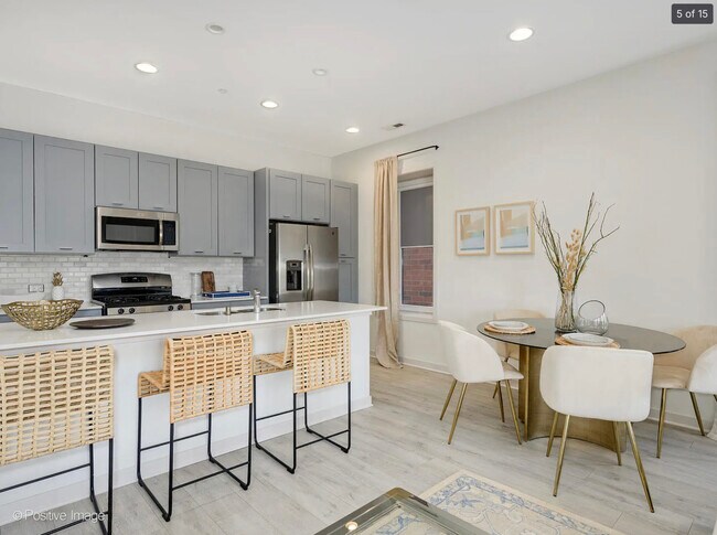 Foto del edificio - 7353 W Grand Ave