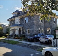 Building Photo - 10 S Cottenet St