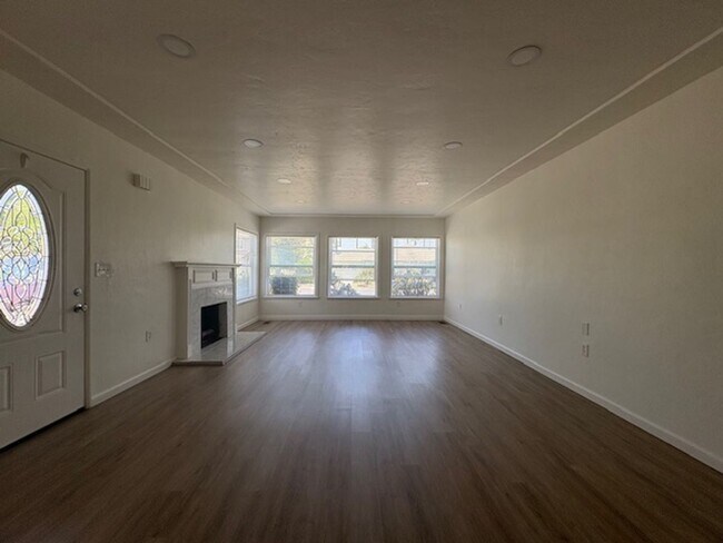 Building Photo - Starr 4-Plex (DD)