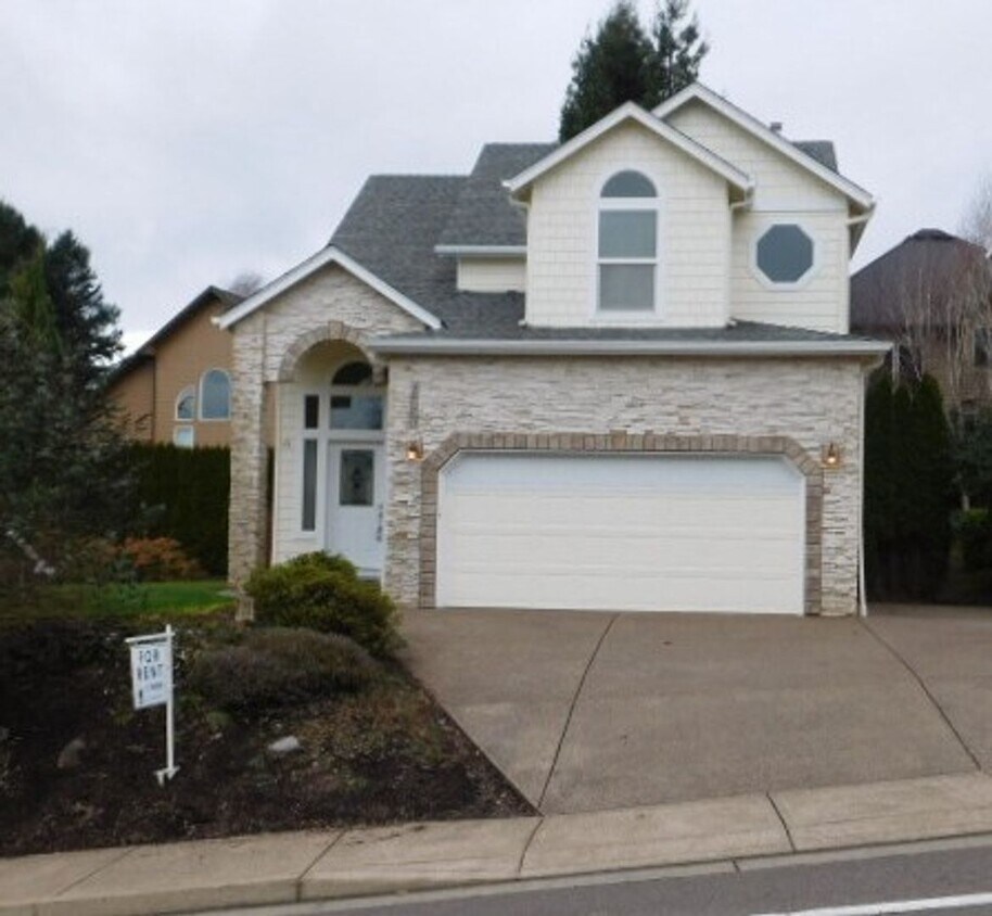 Primary Photo - 3Bd/2.5Ba Two Story House - Available to V...