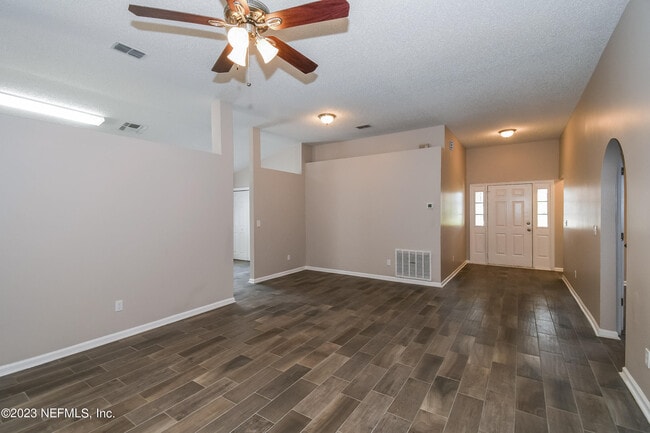 Building Photo - 1693 Spring Branch Dr W