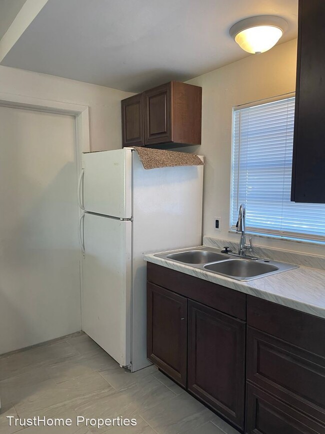 Building Photo - 2 br, 2.5 bath House - 622 Royalty Court U...