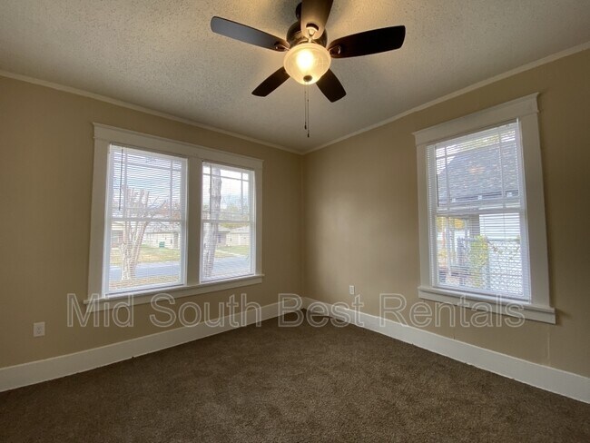 Foto del edificio - 1424 W 16th St