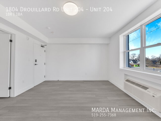 Building Photo - NEWLY RENOVATED 1 BED/1 BATH - INCLUSIVE &...