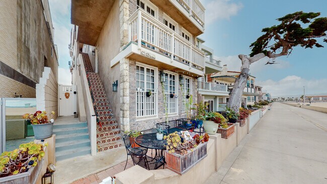 Building Photo - 428 The Strand