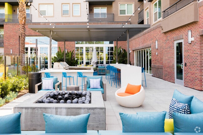 Building Photo - Arte West