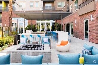 Building Photo - Arte West