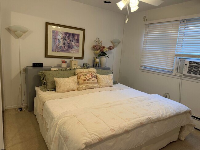 Foto del edificio - 9506 Ventnor Ave