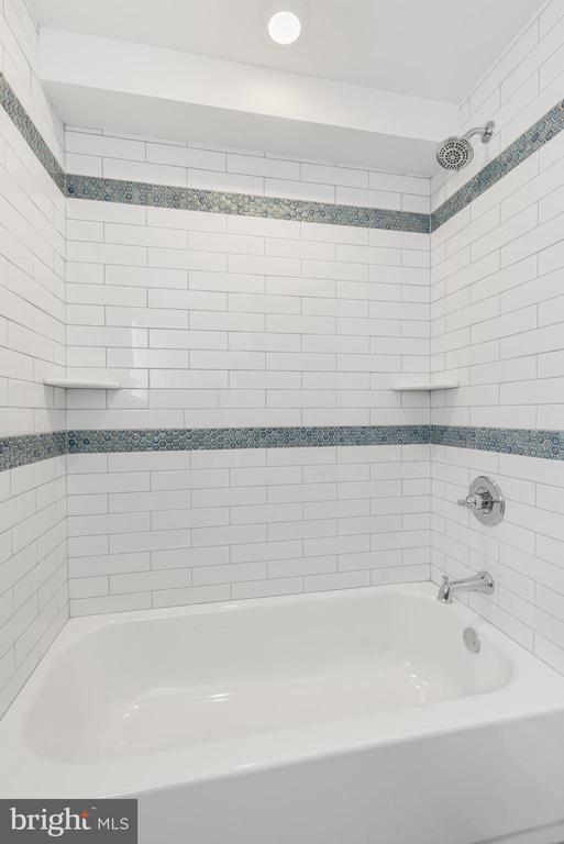 Foto del edificio - 6605 Ridge Ave