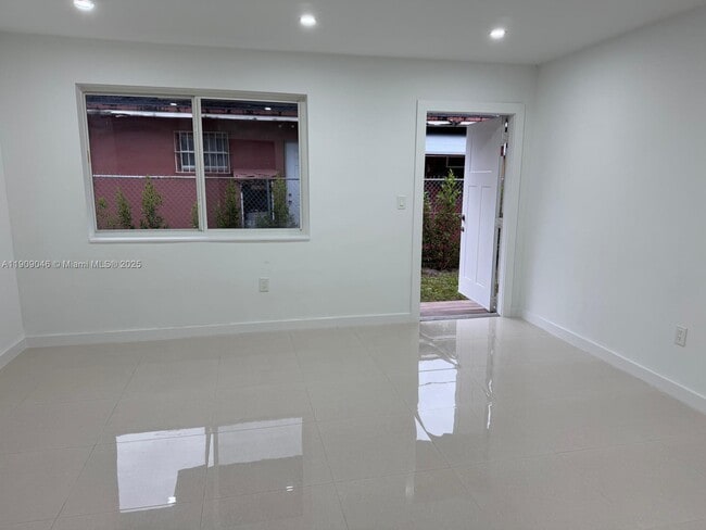 Foto del edificio - 5480 NW 4th Ave