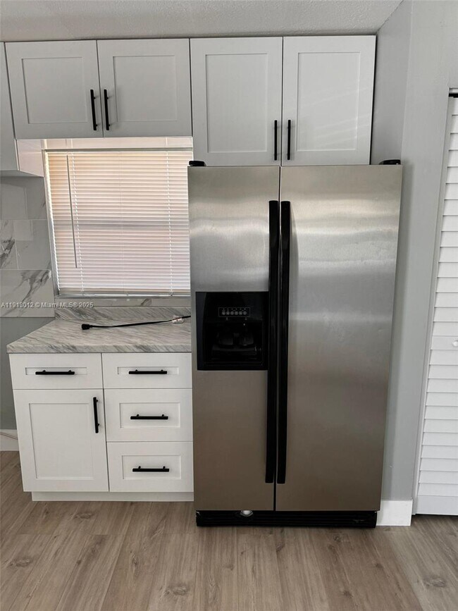 Foto del edificio - 141 W 6th St