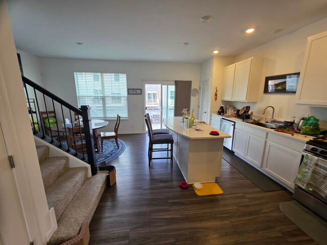 Building Photo - 1033 Atterberg Rd