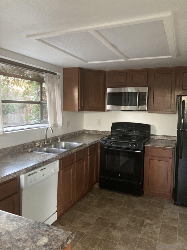 Building Photo - 2473 Torrejon Pl