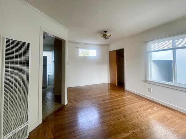 Building Photo - 71 Deming St