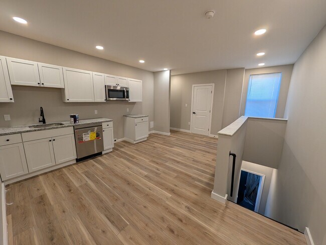 Foto del edificio - 4250 Lancaster Ave