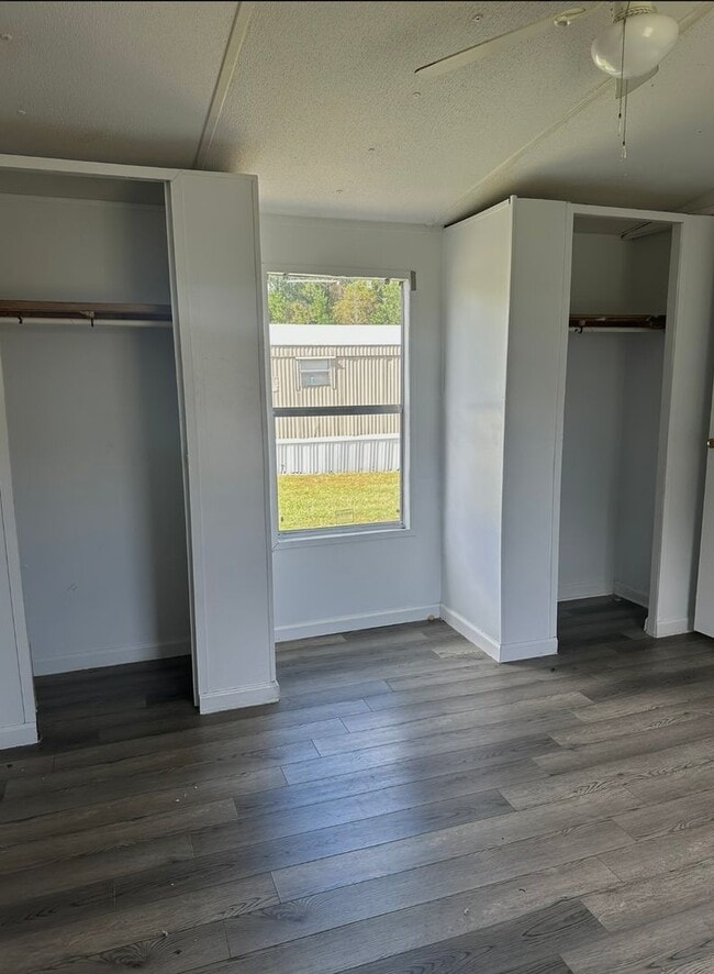 Building Photo - 4 Pin Oak Ln