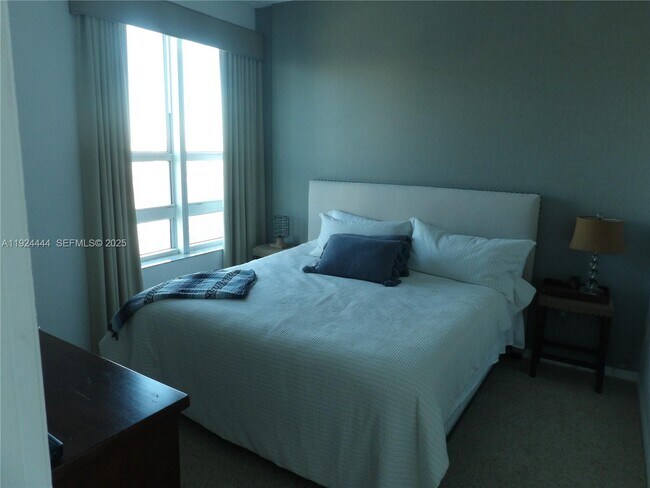 Foto del edificio - 950 Brickell Bay Dr