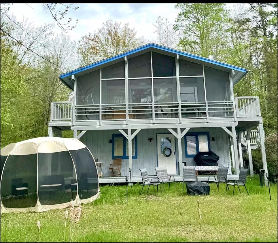 Primary Photo - 4 N Shore Dr