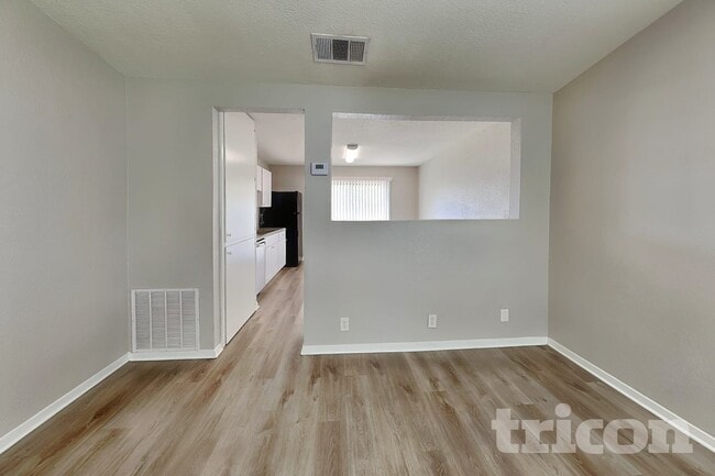 Building Photo - 9506 Sugarloaf Dr